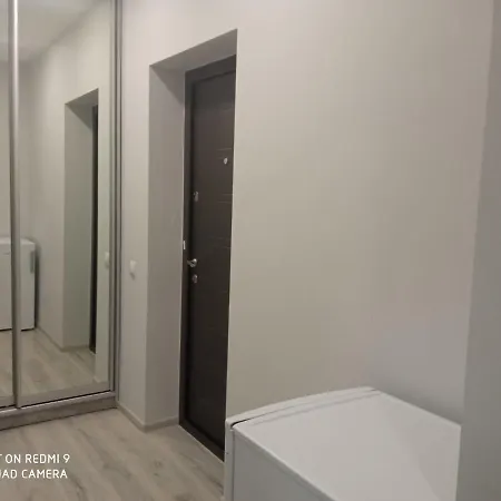 нова і затишна у центрі Apartment